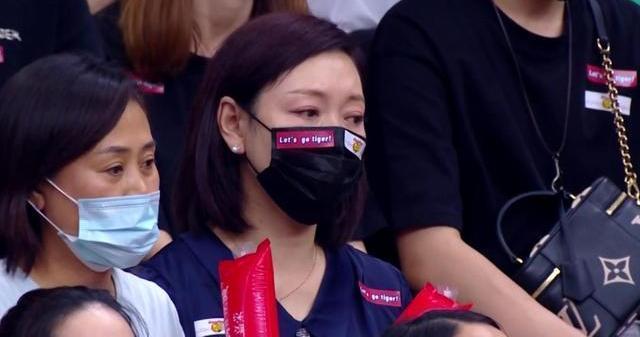 母亲|张镇麟的妈妈王芳,不雅之举上了热搜,胡明轩的漂亮妈妈太温柔了