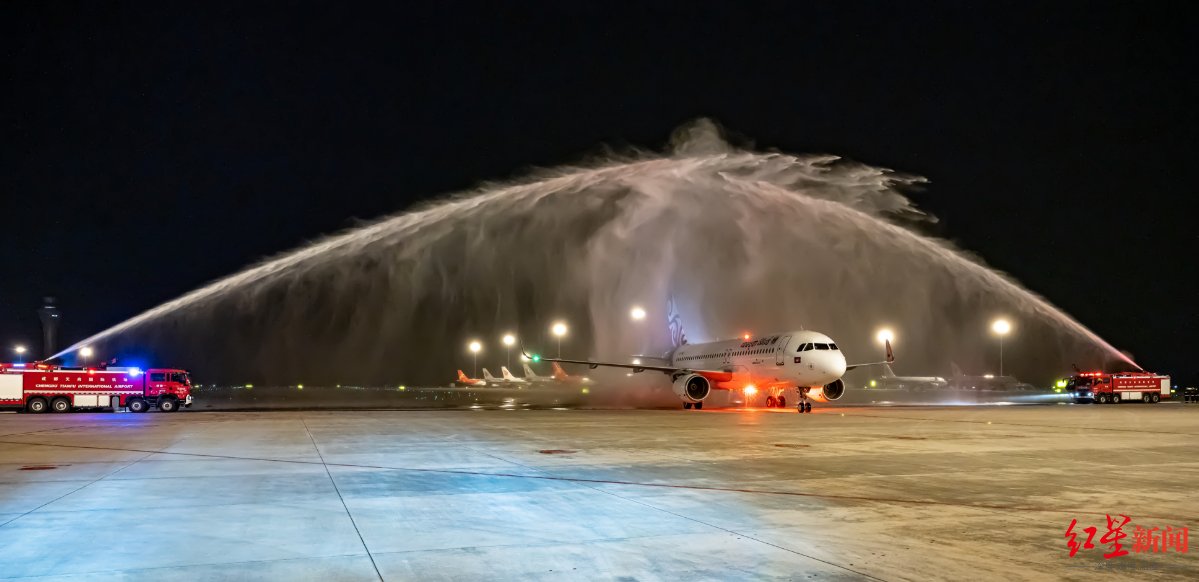 轉場首日，天府機場預計保障旅客12萬人次，國際（地區）旅客超3500人次