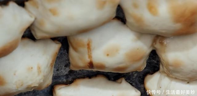 一天能卖2000个的烤包子,到底有多好吃吃了一次后我服了~