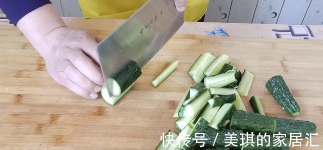 小哥|大厨教你“凉拌黄瓜”秘诀，清脆爽口，酱香入味，两分钟做一盘