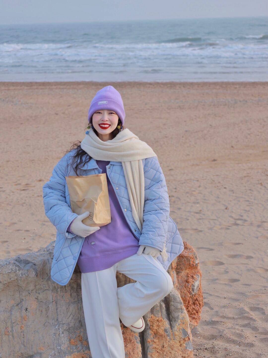 白色 冬天穿羽绒服也不要乱搭,试试这些搭配方式,时髦精致又有个性