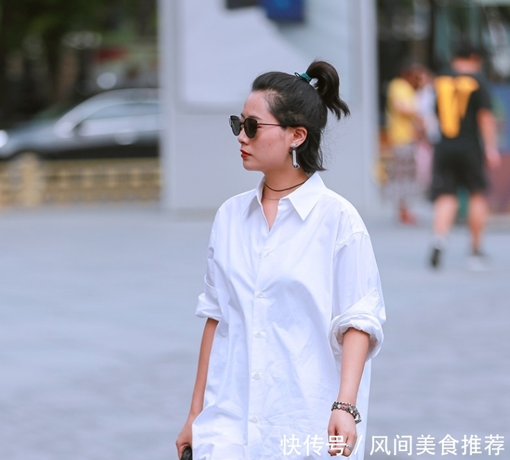 丰盈|粉嫩甜美的打底裤小姐姐展示优雅烂漫的气质,丰盈身材女人味十足