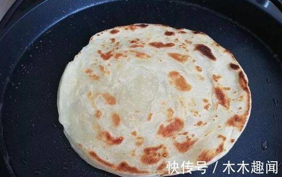 无论用热水冷水和面,烙出的饼都很硬?卖烧饼30年的大叔来支招