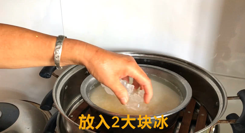 红薯蒸煮着吃过时了,试试新做法,全家人都爱吃,比面包还好吃!