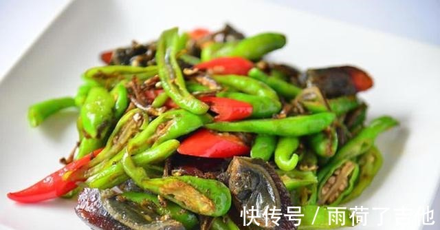 凉拌|皮蛋别只会凉拌了,试试这样做着吃,口感Q弹,开胃又下饭!
