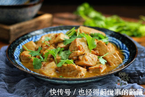 做红烧豆腐时,50年大厨教你一秘诀,豆腐不碎还入味