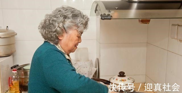 婆婆|有这4个特征的奶奶,都是真正疼爱孩子,看看你的婆婆占了几个