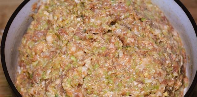 餐馆|不要只是加水拌饺子馅，教你正确的方法，学会再也不去餐馆了