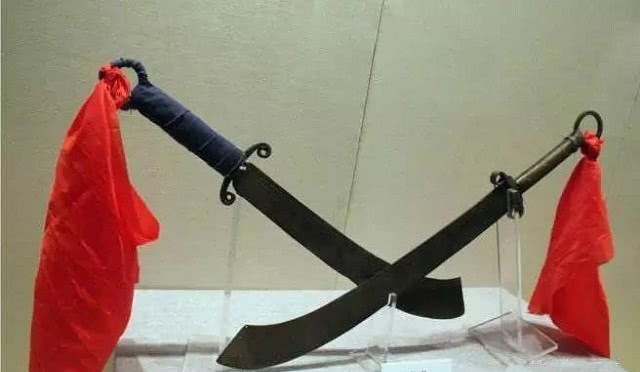 大砍刀|二战时期，大砍刀能劈断日本刺刀吗？老兵说了你可能不信