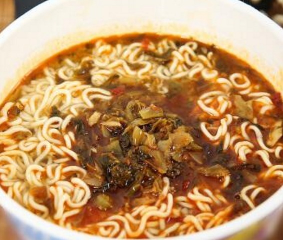 什么是泡面搭档最配的不是火腿肠，也不是卤蛋，而是不起眼的它