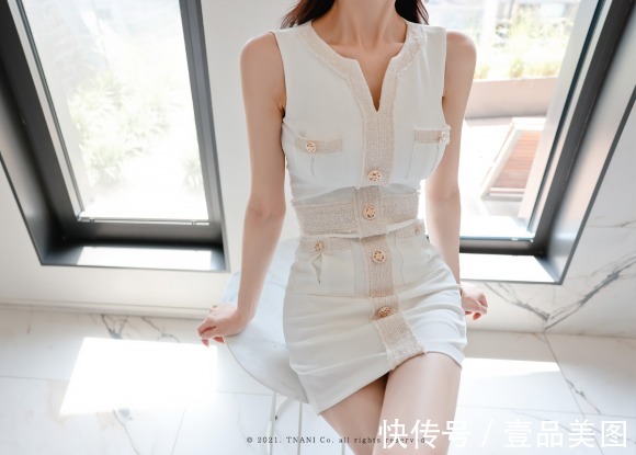 杏桃|女神孙允珠时尚搭配:布拉格杏桃气泡果茶无袖衣裙