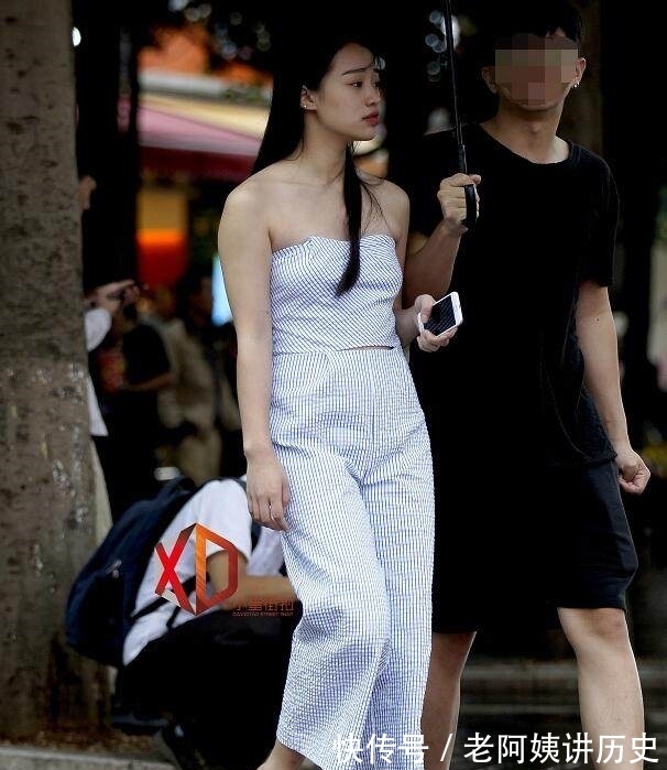 街拍|路人街拍:这样的休闲套装,很显好身材