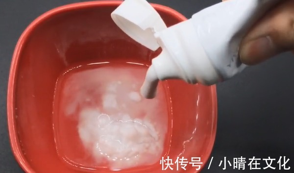 白墙脏了不用重新刷，用不值钱的东西擦一擦，立马白净如新，真棒