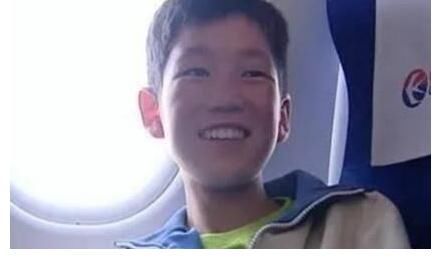 《变形记》城市少年，为救穷爷爷卖掉自己8万金项链，今如何了