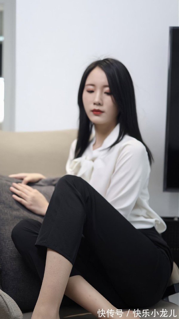 紧身裤 白色衬衫搭配黑色紧身裤职业装突显优雅气质,好美哦