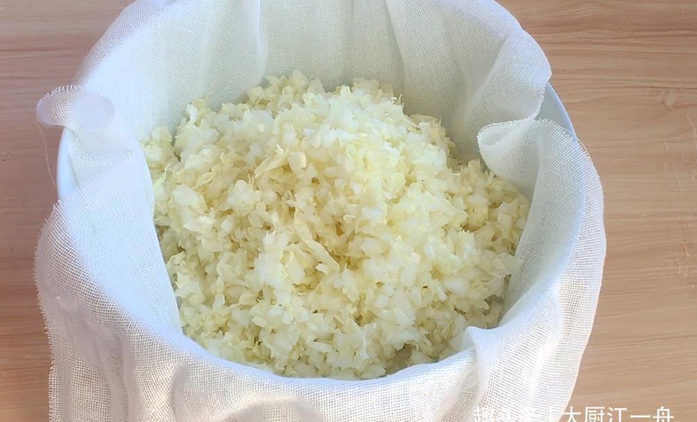 饺子|白菜饺子好吃有诀窍,教你调馅的正确做法与用料,饺子不好吃才怪