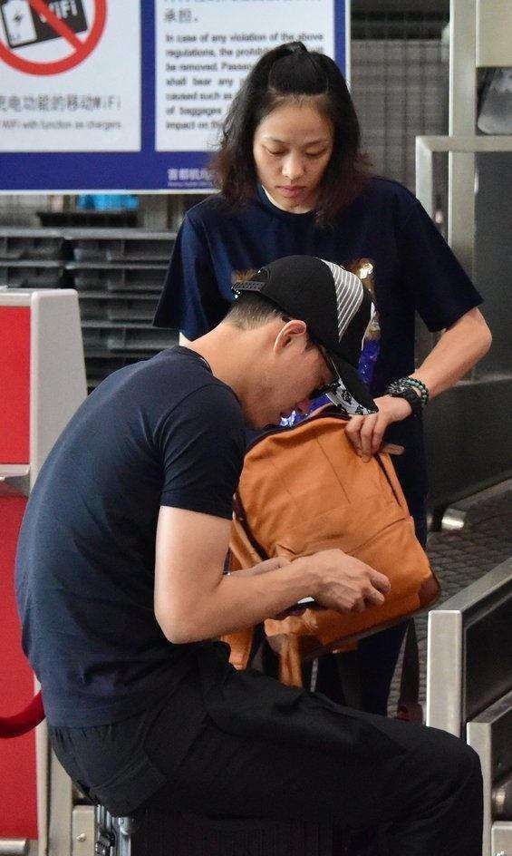 紧身衣|刘翔前女友素颜好漂亮,大长腿也很抢镜,但气质真不如吴莎清纯!