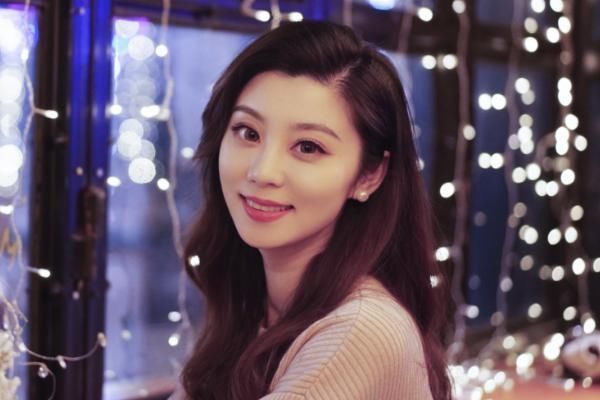 费费 “王牌女郎”费费不只是助手,她有4重身份,你知道她的其他身份吗?