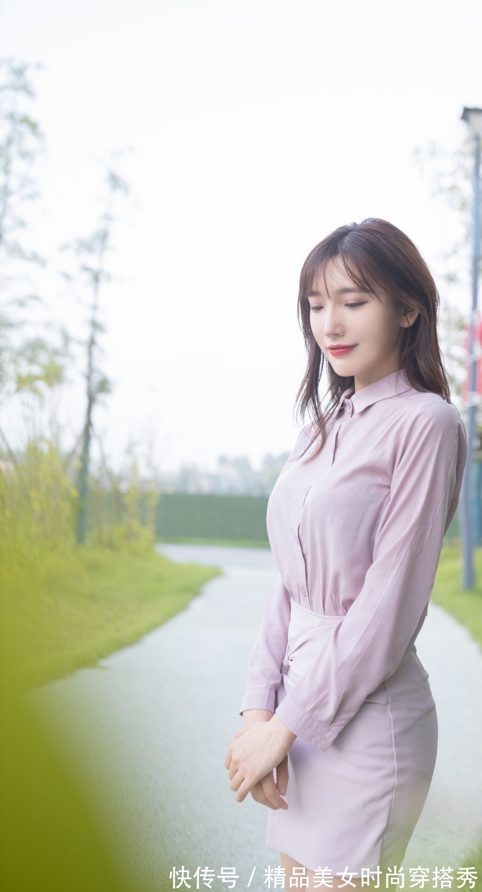 添彩 职场中既要优雅得体又要不失干练,这样的套装裙为你增光添彩