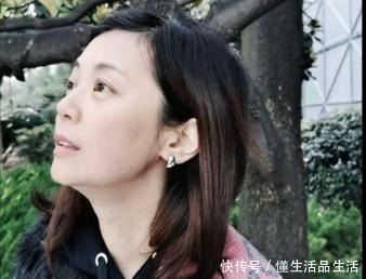 主持人|前央视著名才女姜丰,修改国籍为爱远嫁,如今离婚后过的怎样