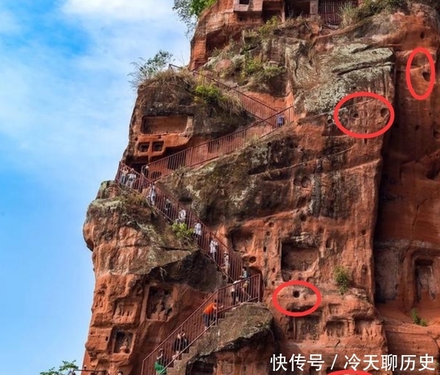 中年|专家根据一幅古画,发现乐山大佛在明朝之前,曾有一座雄伟的佛阁