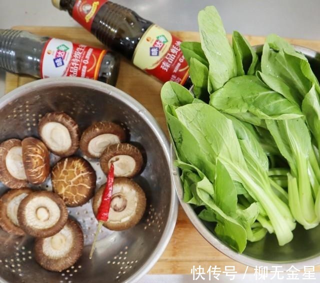 准备料汁|蚝油香菇青菜，鲜香味美，经典家常宴客菜！