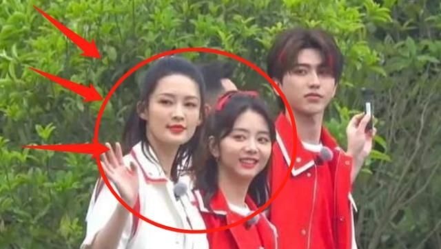 谭松韵跟李沁《跑男9》同框,都是30岁,生图下的颜值把我看愣了