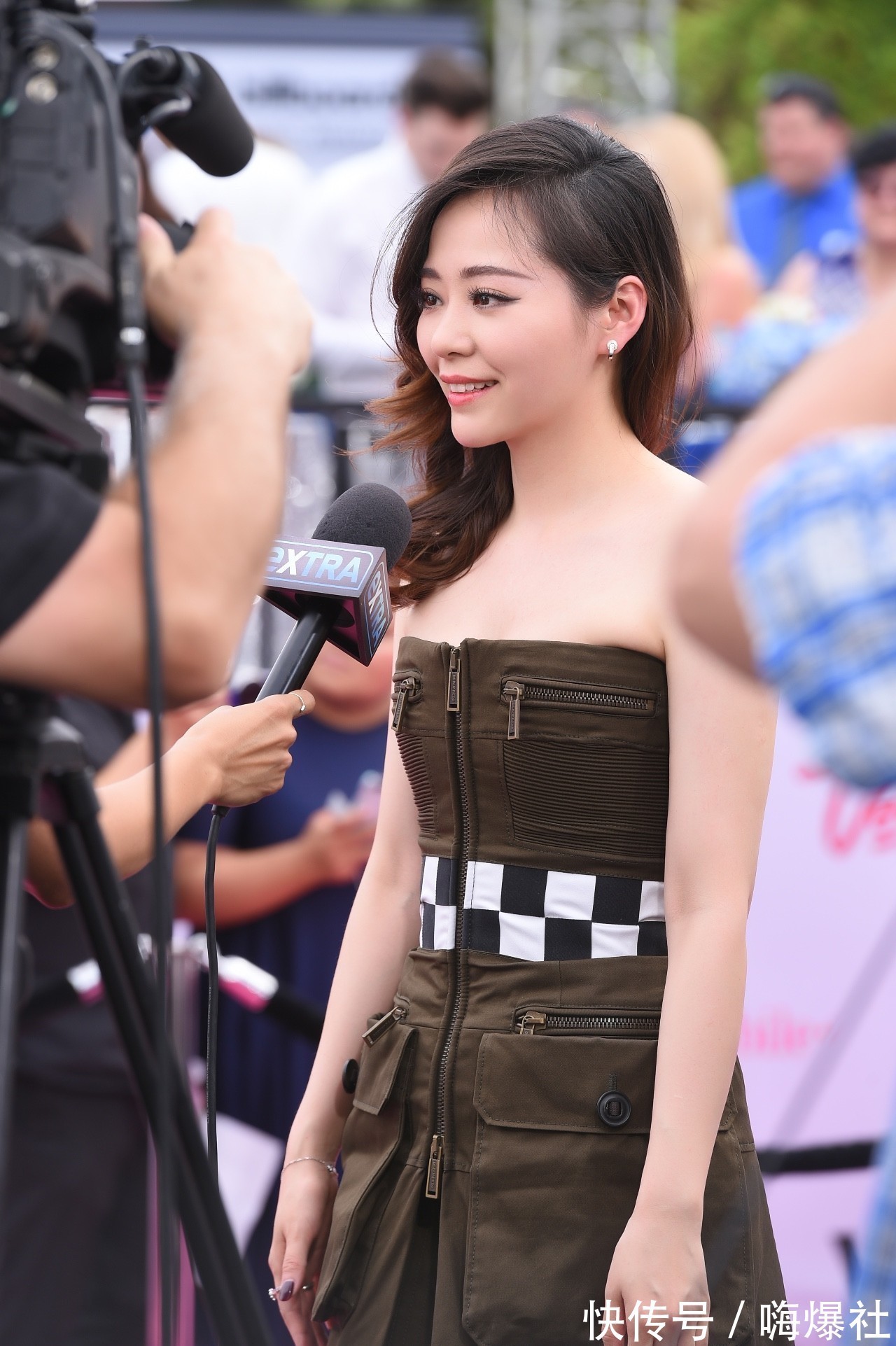 张靓颖|任正非花8000万买下这首歌,为什么选择张靓颖来唱?