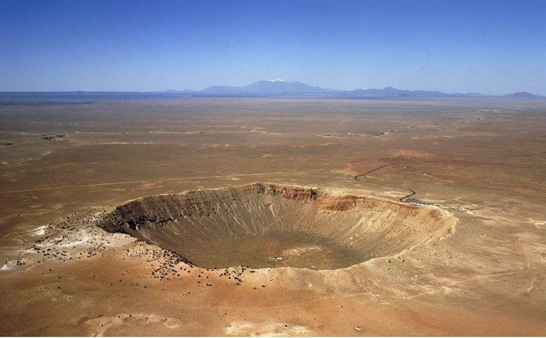 陨石撞击地球后，为什么陨石坑里找不到陨石？