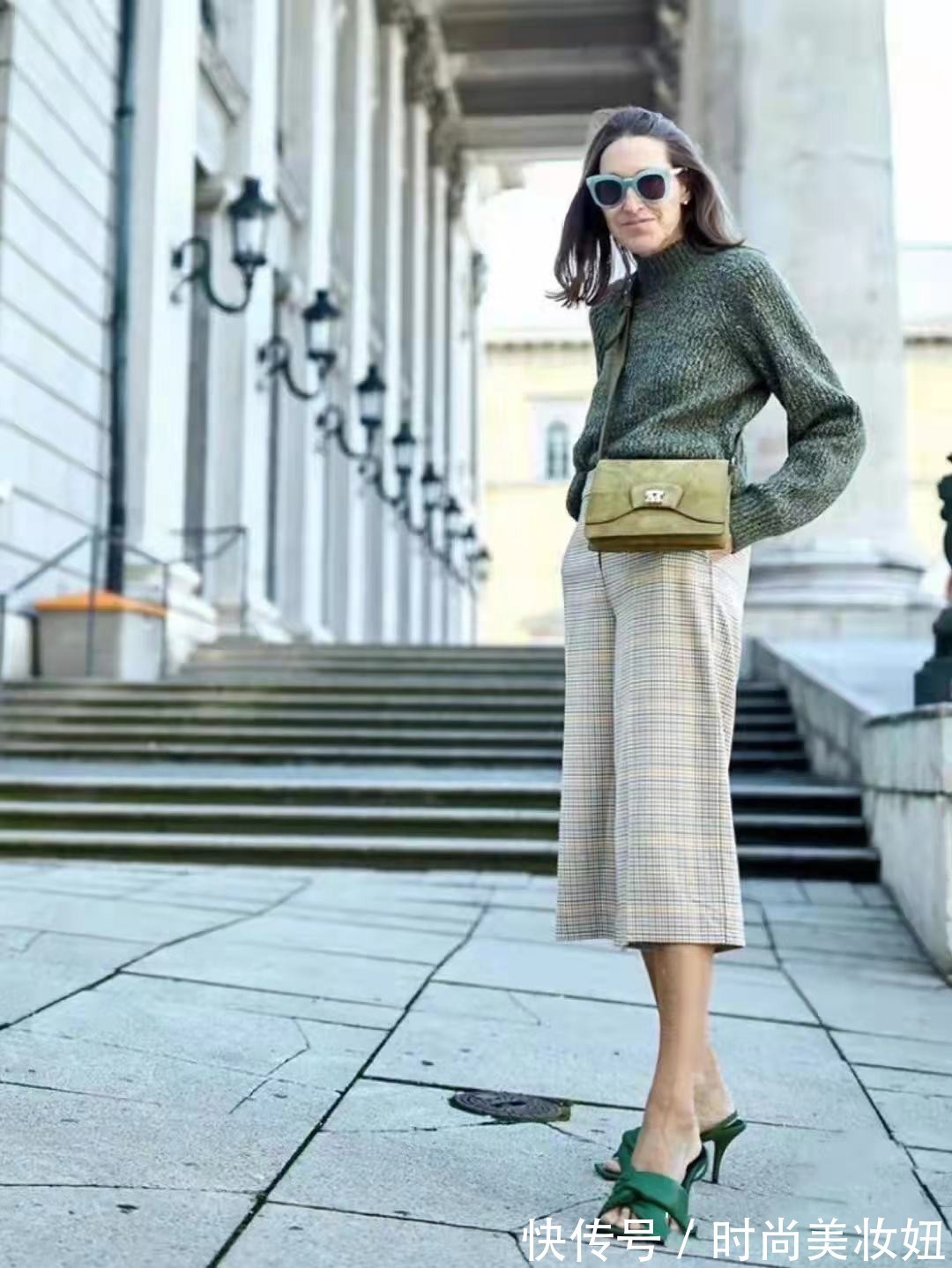 穿搭|这才是50岁女人该学的穿搭,简约高级又体面,年纪越大越气质