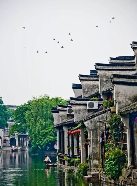 老年|初夏最适合一个人去的10个惬意的小镇