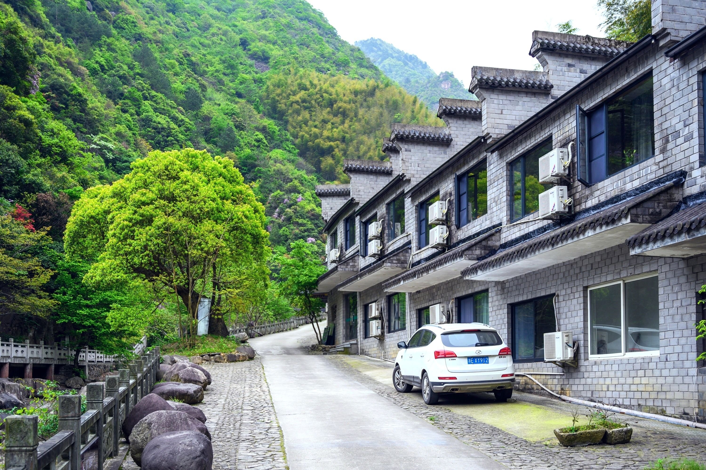 安吉浙北大峡谷，北纬30度线上的奇特山景，九大游乐项目等你挑战