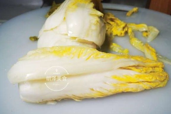 酸菜饺子好吃有诀窍,只要掌握调馅的方法和用料,饺子不好吃才怪