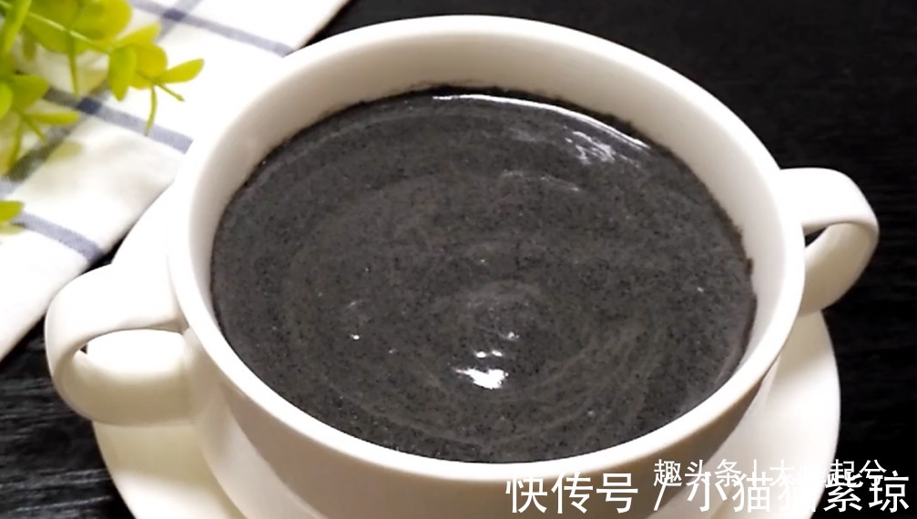 黑芝麻糊,想吃不用买,做法简单,营养美味,给孩子当早餐最好了