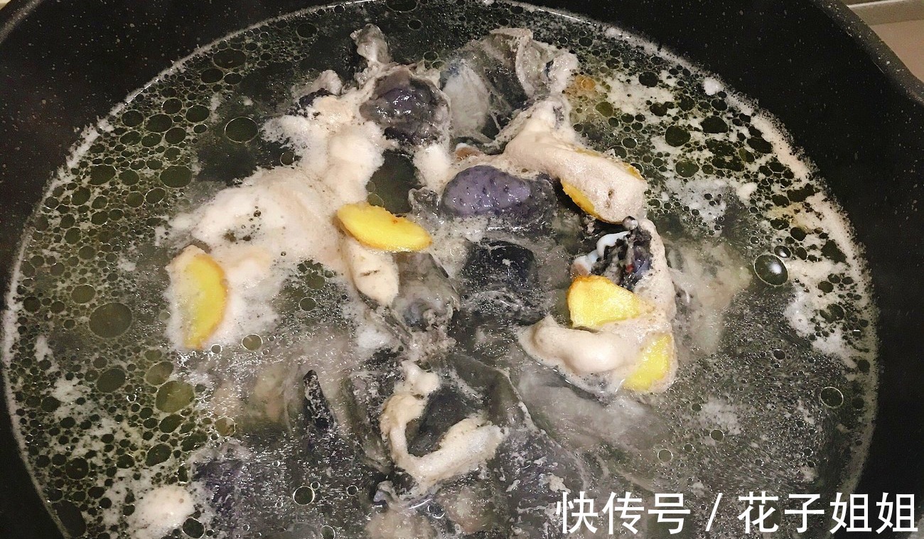 鸡汤|不管是炖土鸡还是炖乌鸡，牢记“2放3不放”，鸡汤鲜美不腻更好喝！