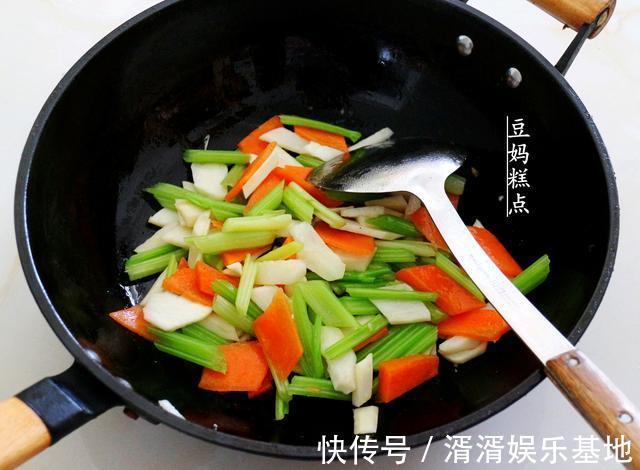 又一道纯素小炒，山药炒西芹的做法，营养健康，多吃还不怕胖