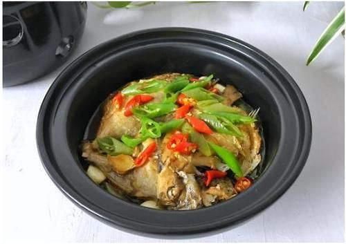  萝卜|精选美食：干锅蒜香鲳鱼、萝卜炖牛肉、牛肉酥皮饼、干烧鸡翅锅的做法