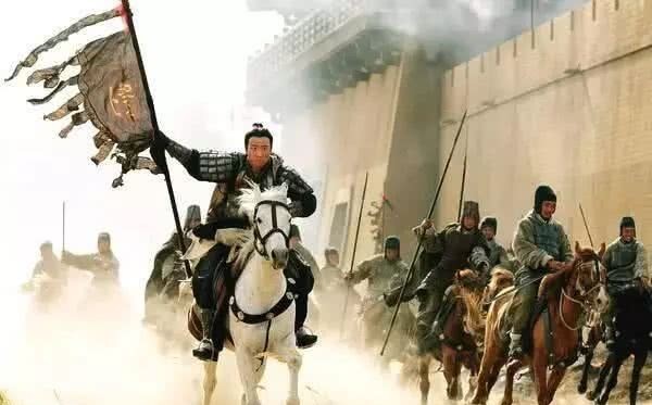 打仗|古时行军打仗,将军在前面骑马,士兵扛着刀枪跟着跑,不累吗?