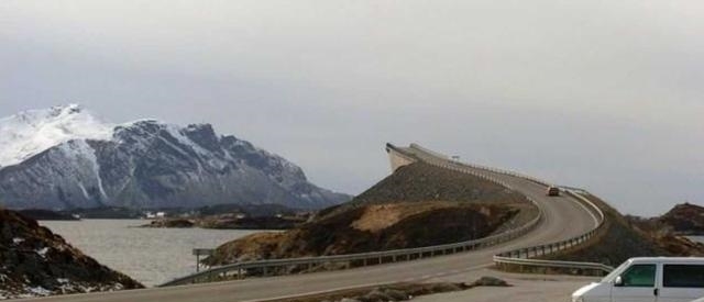 骗人|这座会骗人的“断桥”,让无数老司机胆颤