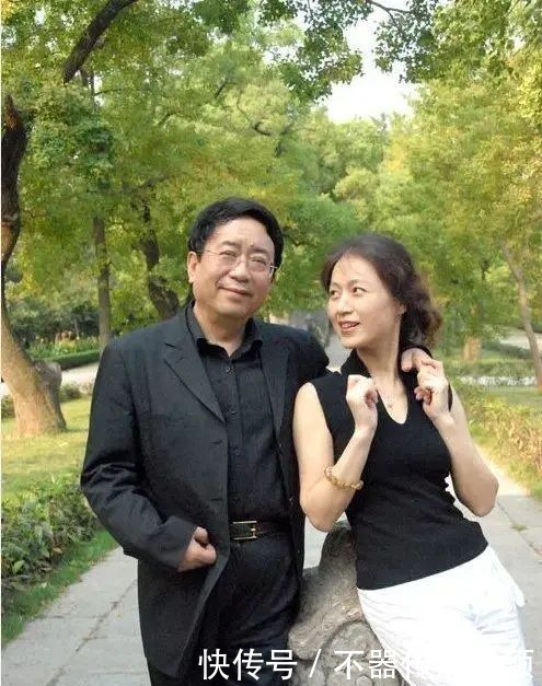 高级|有一种爱情叫做余秋雨和马兰,同样的简约穿搭尽显高级品位