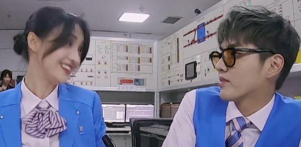 郑爽与吴亦凡合作节目, 被问为何来参加节目? 说出的话意味深长