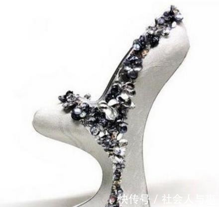 高跟鞋 史上最奇葩的10双高跟鞋 “菇凉”们穿上它再还怕没回头率吗！