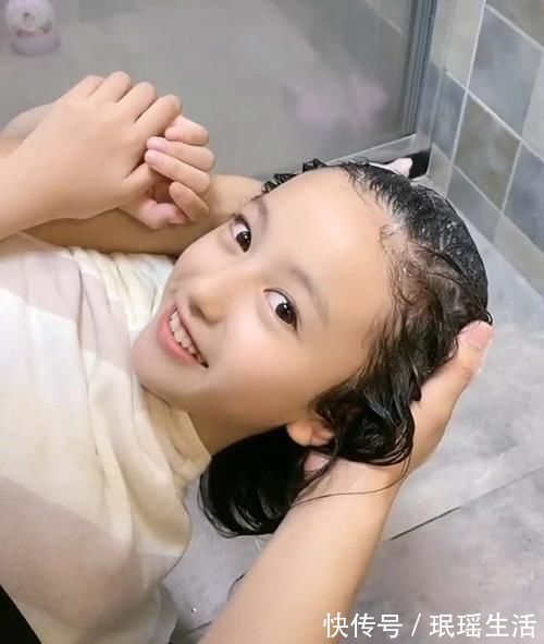 发质|这几种扎头发的方式,时间越长对孩子的头皮伤害越大,你别不在意