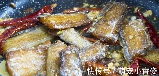 晒晒一家4口的晚餐,全是家常菜,用心搭配,家人爱吃,顿顿光盘