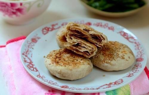麻酱烧饼别买了,从芝麻酱开始教你做,层层酥香,学会了三天不吃就想