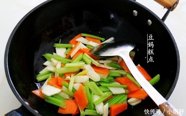西芹|又一道纯素小炒,山药炒西芹的做法,营养健康,多吃还不怕胖