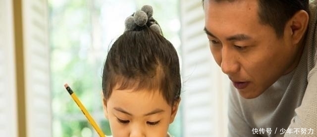 练字|小学生的“蚂蚁字体”走红,家长看了很上火,大家直呼心疼老师