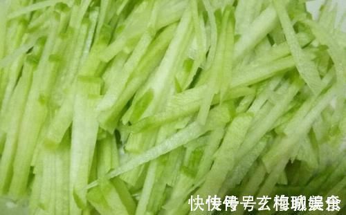 馅料|秋天，南瓜红薯靠边站，用此菜烙馅饼最香，5毛钱一斤，别不懂吃