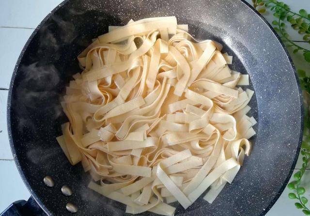 夏天到了，少吃猪肉多吃它，1斤才3块，高蛋白低脂肪，比肉还香