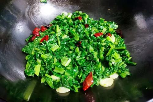 菜市场这食材没人要，如今懂吃的人很少，5毛钱买一袋，脆爽可口